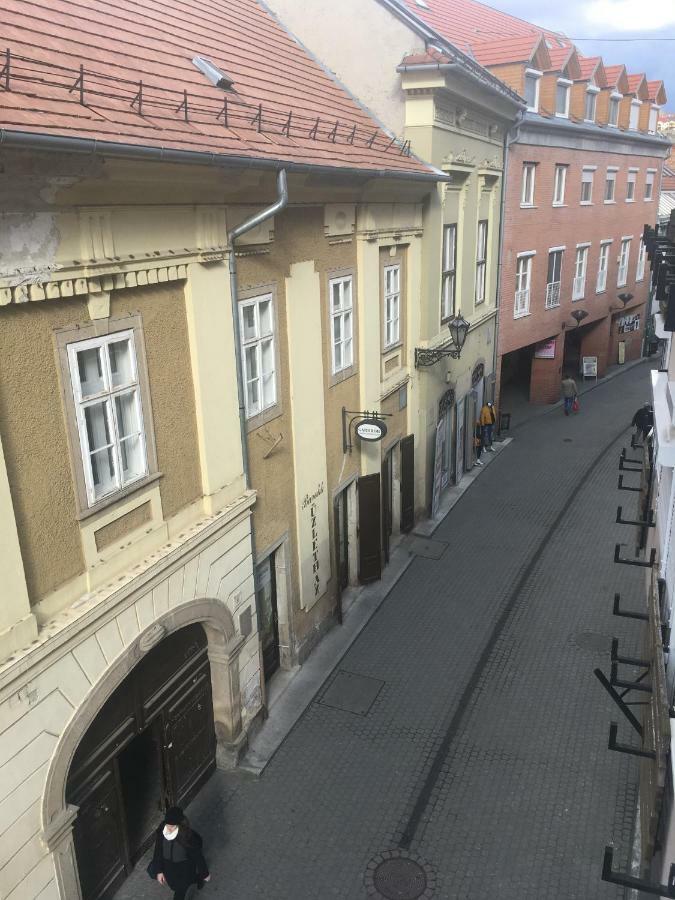 B&B Apartman Eger Eksteriør billede