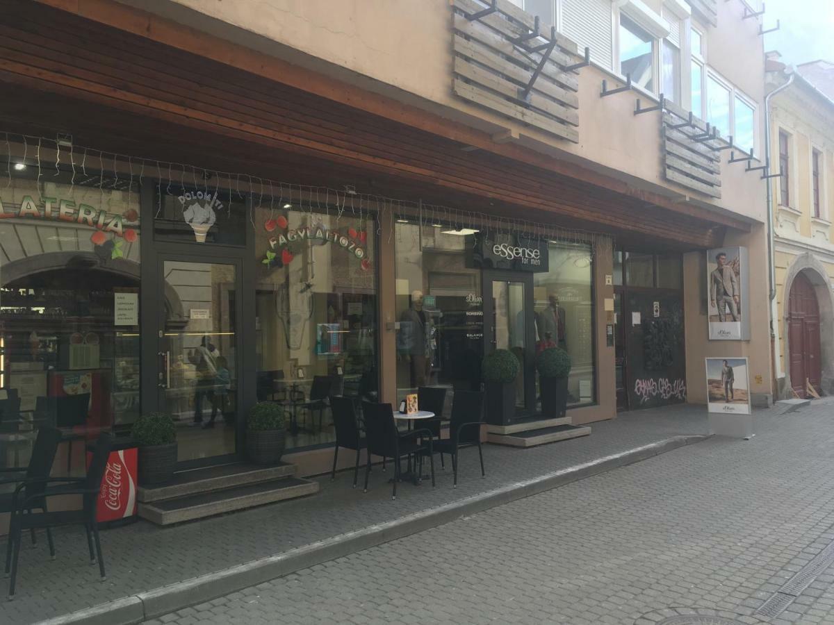 B&B Apartman Eger Eksteriør billede